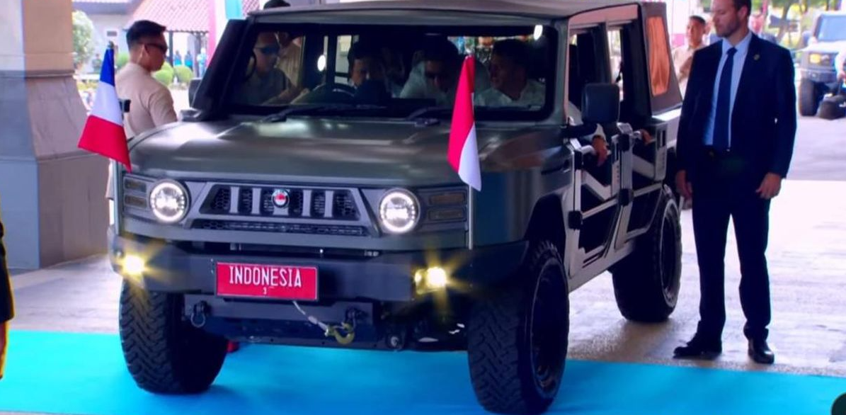 Momen Bersejarah di Magelang: Prabowo Subianto Sopiri Emmanuel Macron dengan Kendaraan Taktis Maung
